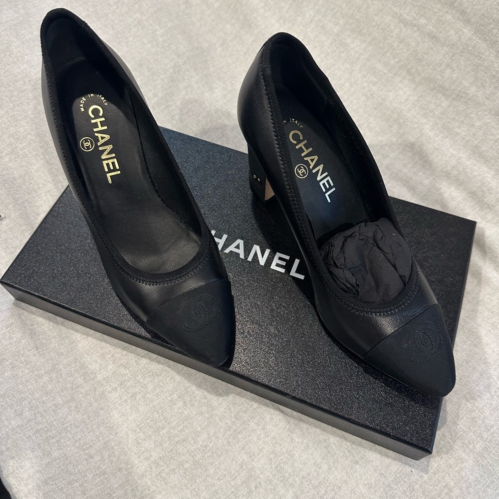Chanel Pumps Block Heels Size 37 Black Like New